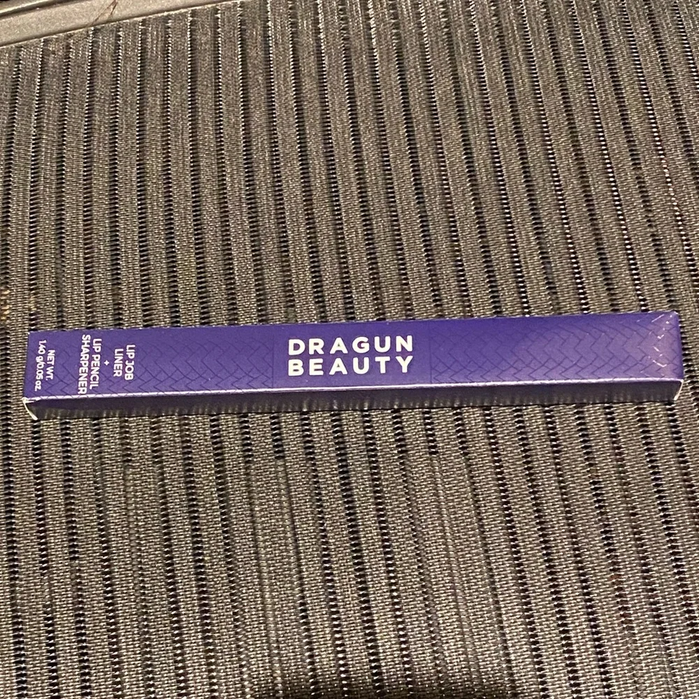 ❤️NWT❤️ DRAGUN BEAUTY
Lip Job Liner & Sharpener - Picture 3 of 7